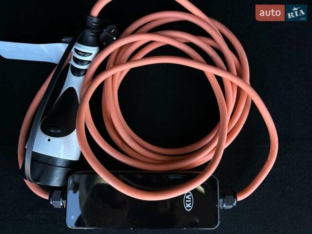 Сірий Кіа Niro, об'ємом двигуна 0 л та пробігом 100 тис. км за 21900 $, фото 78 на Automoto.ua