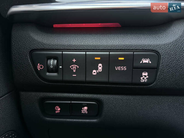 Сірий Кіа Niro, об'ємом двигуна 0 л та пробігом 97 тис. км за 22900 $, фото 36 на Automoto.ua