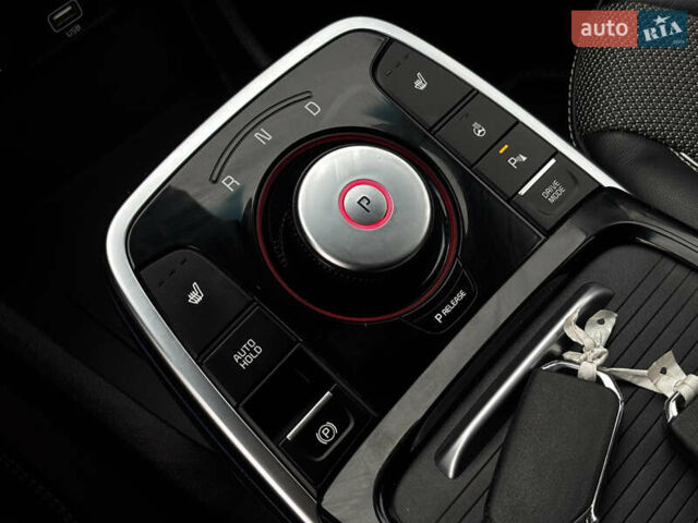 Серый Киа Niro, объемом двигателя 0 л и пробегом 39 тыс. км за 23100 $, фото 30 на Automoto.ua