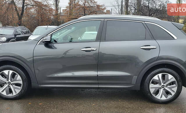 Сірий Кіа Niro, об'ємом двигуна 0 л та пробігом 106 тис. км за 20950 $, фото 2 на Automoto.ua