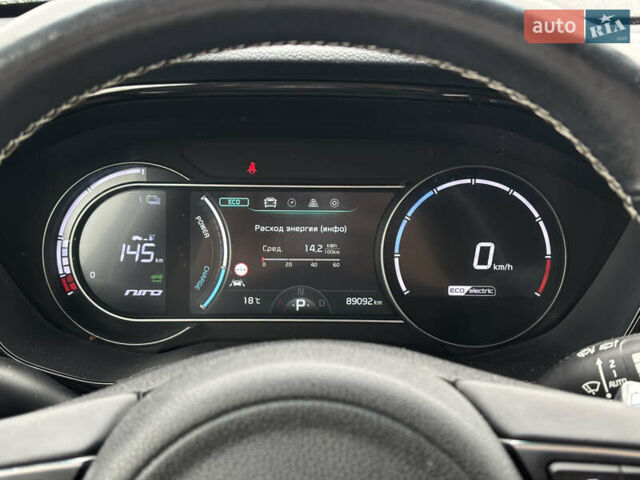 Серый Киа Niro, объемом двигателя 0 л и пробегом 88 тыс. км за 21800 $, фото 18 на Automoto.ua