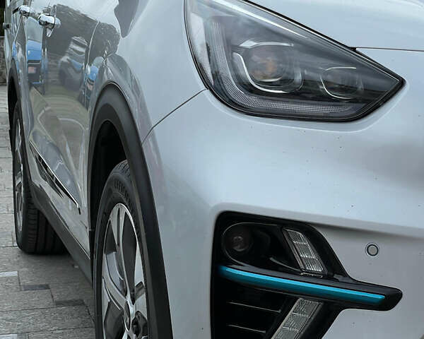 Серый Киа Niro, объемом двигателя 0 л и пробегом 91 тыс. км за 19500 $, фото 4 на Automoto.ua