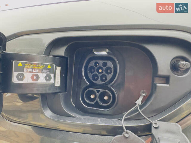 Серый Киа Niro, объемом двигателя 0 л и пробегом 137 тыс. км за 18350 $, фото 7 на Automoto.ua