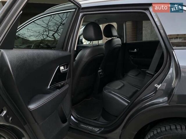 Сірий Кіа Niro, об'ємом двигуна 0 л та пробігом 136 тис. км за 18899 $, фото 26 на Automoto.ua