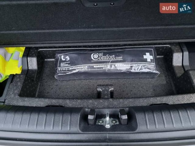 Серый Киа Niro, объемом двигателя 0 л и пробегом 42 тыс. км за 22850 $, фото 14 на Automoto.ua