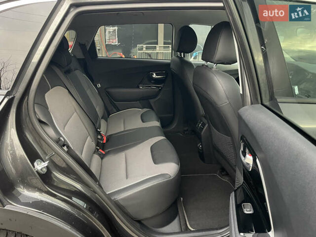 Сірий Кіа Niro, об'ємом двигуна 0 л та пробігом 52 тис. км за 22999 $, фото 66 на Automoto.ua