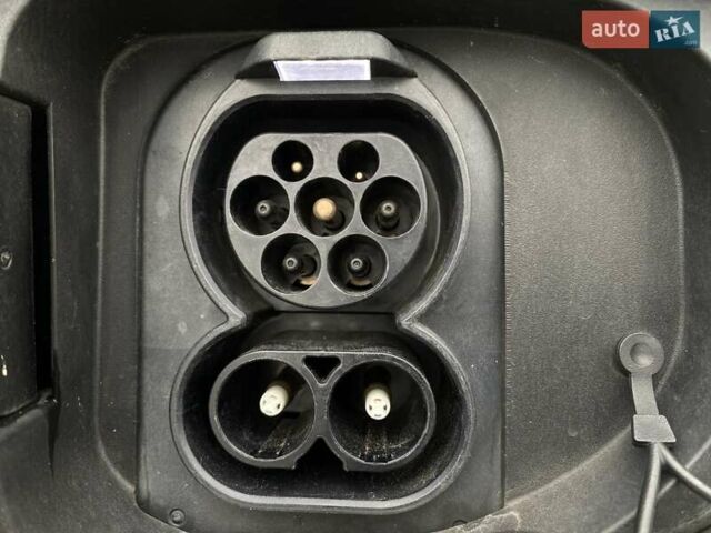 Серый Киа Niro, объемом двигателя 0 л и пробегом 86 тыс. км за 24400 $, фото 22 на Automoto.ua