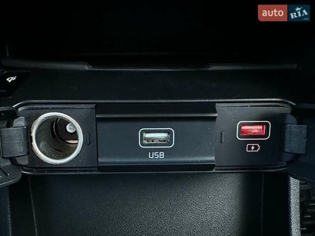 Сірий Кіа Niro, об'ємом двигуна 0 л та пробігом 100 тис. км за 21900 $, фото 58 на Automoto.ua