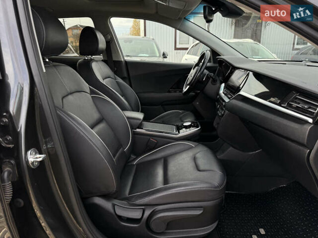 Серый Киа Niro, объемом двигателя 0 л и пробегом 82 тыс. км за 22900 $, фото 97 на Automoto.ua