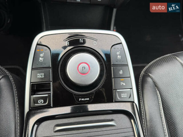 Серый Киа Niro, объемом двигателя 0 л и пробегом 147 тыс. км за 18450 $, фото 69 на Automoto.ua