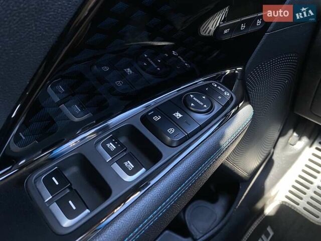 Серый Киа Niro, объемом двигателя 0 л и пробегом 67 тыс. км за 23400 $, фото 30 на Automoto.ua