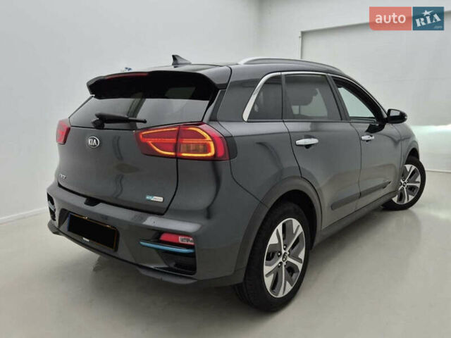 Серый Киа Niro, объемом двигателя 0 л и пробегом 87 тыс. км за 19800 $, фото 3 на Automoto.ua