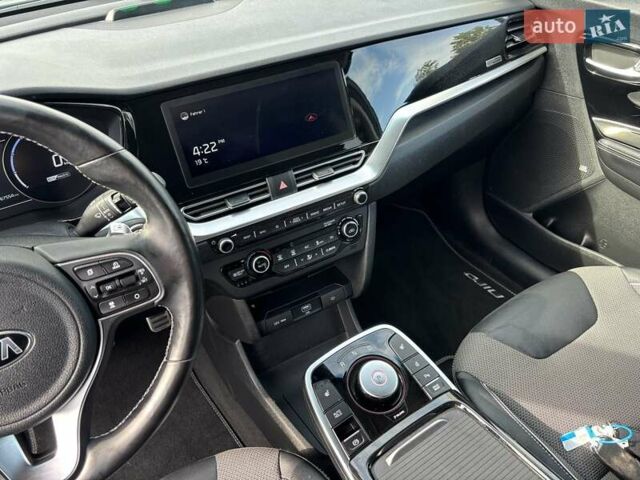Серый Киа Niro, объемом двигателя 0 л и пробегом 67 тыс. км за 22400 $, фото 21 на Automoto.ua