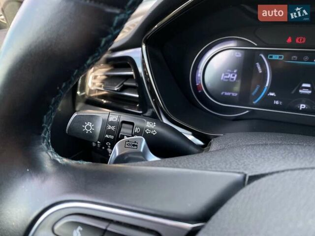 Серый Киа Niro, объемом двигателя 0 л и пробегом 66 тыс. км за 24200 $, фото 25 на Automoto.ua
