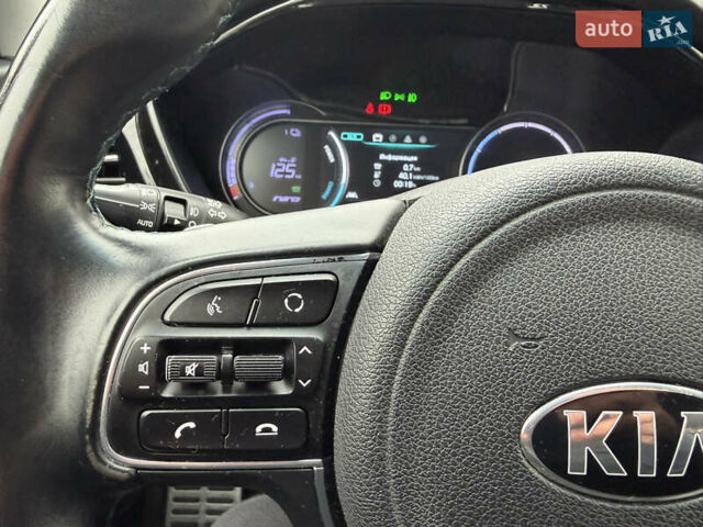 Сірий Кіа Niro, об'ємом двигуна 0 л та пробігом 149 тис. км за 17350 $, фото 59 на Automoto.ua
