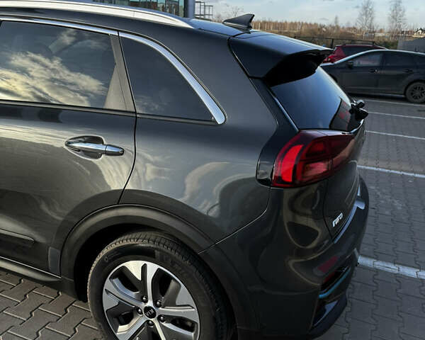 Серый Киа Niro, объемом двигателя 0 л и пробегом 86 тыс. км за 23400 $, фото 11 на Automoto.ua