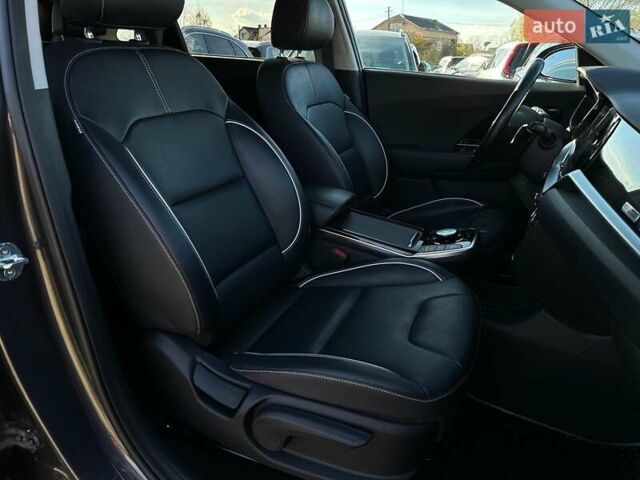 Сірий Кіа Niro, об'ємом двигуна 0 л та пробігом 100 тис. км за 21900 $, фото 85 на Automoto.ua