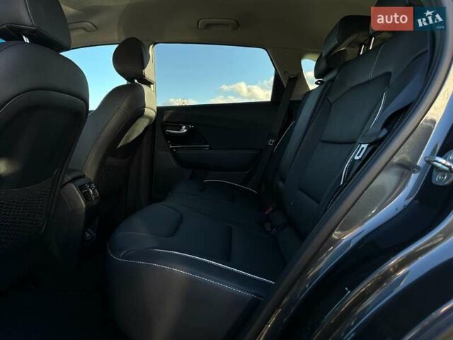 Серый Киа Niro, объемом двигателя 0 л и пробегом 54 тыс. км за 23900 $, фото 78 на Automoto.ua