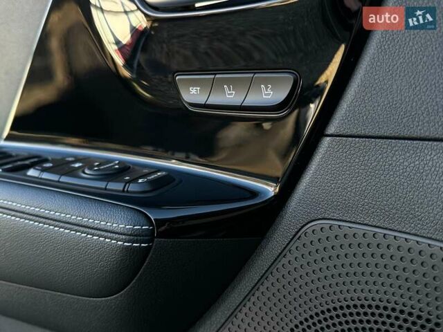 Серый Киа Niro, объемом двигателя 0 л и пробегом 54 тыс. км за 23900 $, фото 5 на Automoto.ua