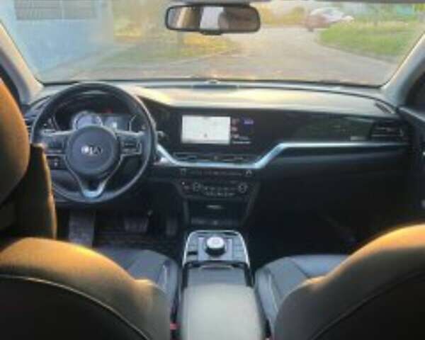 Сірий Кіа Niro, об'ємом двигуна 0 л та пробігом 116 тис. км за 21200 $, фото 8 на Automoto.ua