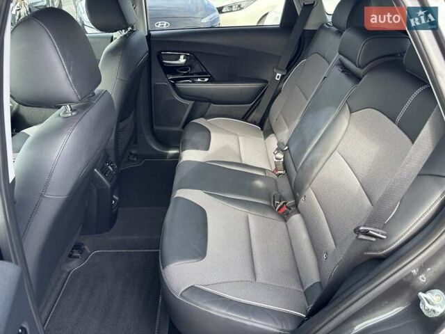 Серый Киа Niro, объемом двигателя 0 л и пробегом 67 тыс. км за 22400 $, фото 9 на Automoto.ua