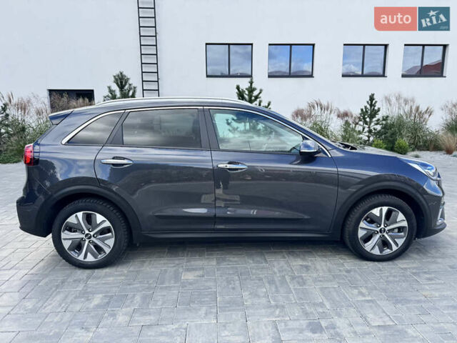 Сірий Кіа Niro, об'ємом двигуна 0 л та пробігом 138 тис. км за 19900 $, фото 5 на Automoto.ua