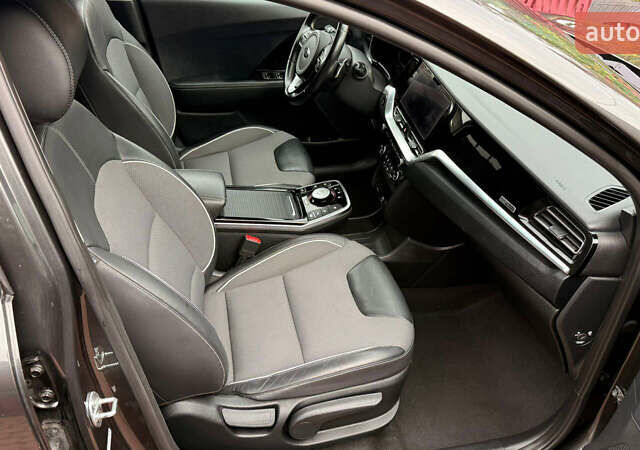 Серый Киа Niro, объемом двигателя 0 л и пробегом 88 тыс. км за 19700 $, фото 11 на Automoto.ua