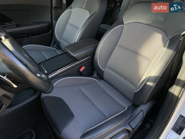 Серый Киа Niro, объемом двигателя 0 л и пробегом 59 тыс. км за 21299 $, фото 19 на Automoto.ua