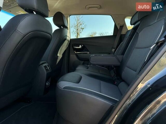 Сірий Кіа Niro, об'ємом двигуна 0 л та пробігом 37 тис. км за 24600 $, фото 82 на Automoto.ua