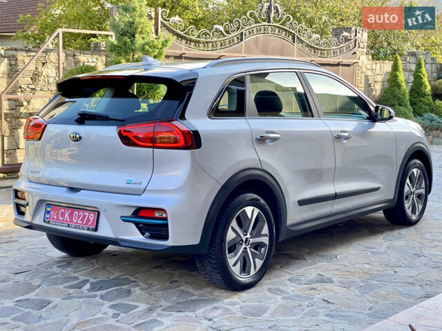 Серый Киа Niro, объемом двигателя 0 л и пробегом 59 тыс. км за 21299 $, фото 6 на Automoto.ua
