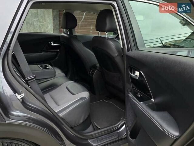 Серый Киа Niro, объемом двигателя 0 л и пробегом 153 тыс. км за 17950 $, фото 31 на Automoto.ua