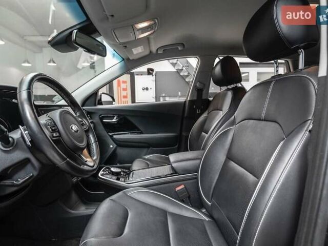 Сірий Кіа Niro, об'ємом двигуна 0 л та пробігом 77 тис. км за 14950 $, фото 9 на Automoto.ua