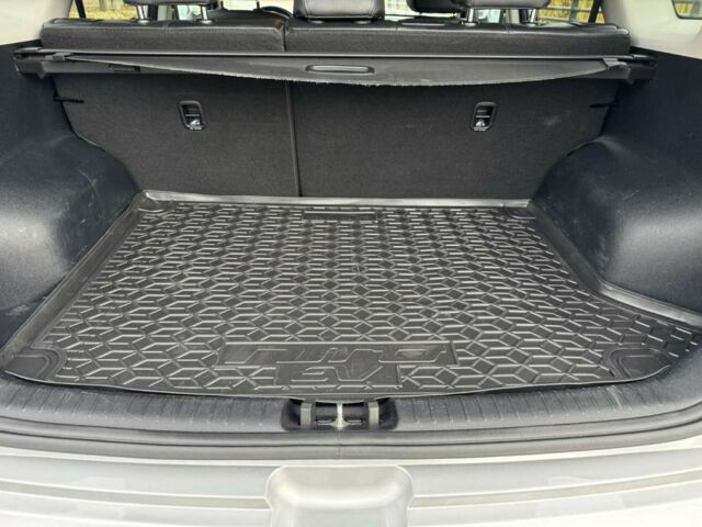 Сірий Кіа Niro, об'ємом двигуна 2 л та пробігом 101 тис. км за 19300 $, фото 18 на Automoto.ua