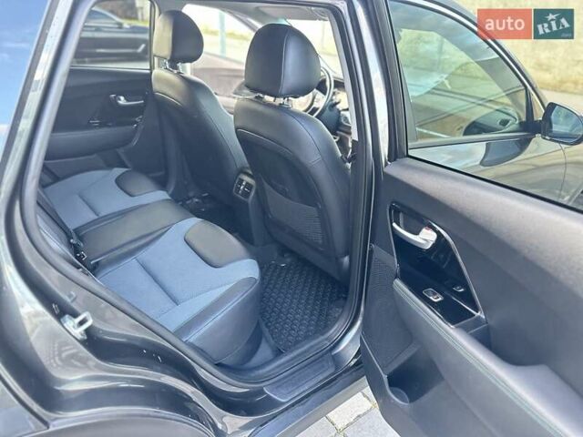 Сірий Кіа Niro, об'ємом двигуна 0 л та пробігом 105 тис. км за 19950 $, фото 23 на Automoto.ua