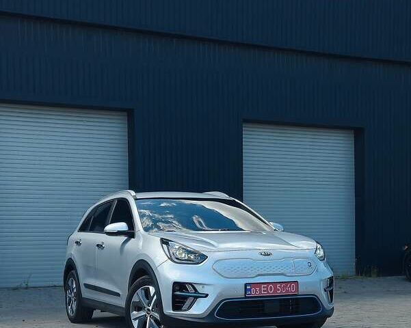 Серый Киа Niro, объемом двигателя 0 л и пробегом 32 тыс. км за 23500 $, фото 7 на Automoto.ua