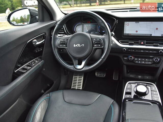 Серый Киа Niro, объемом двигателя 0 л и пробегом 34 тыс. км за 23999 $, фото 22 на Automoto.ua