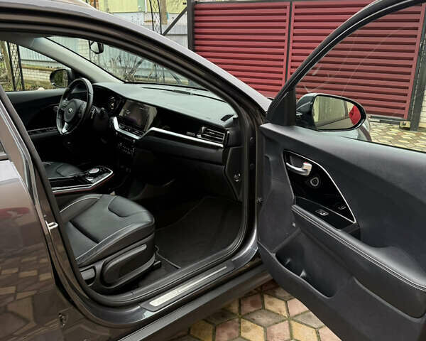 Сірий Кіа Niro, об'ємом двигуна 0 л та пробігом 50 тис. км за 22300 $, фото 54 на Automoto.ua