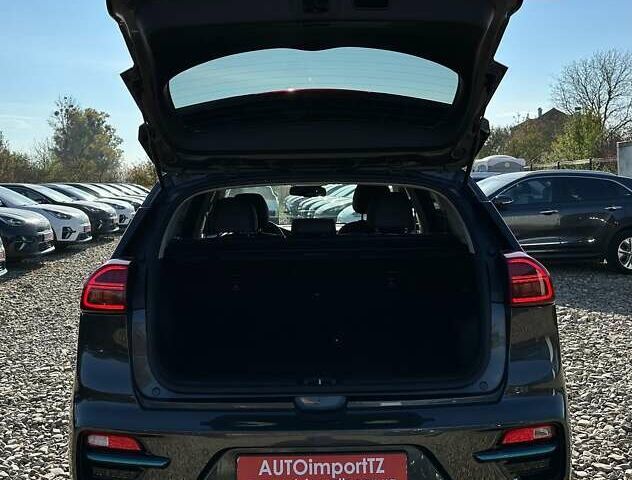 Сірий Кіа Niro, об'ємом двигуна 0 л та пробігом 37 тис. км за 23600 $, фото 87 на Automoto.ua