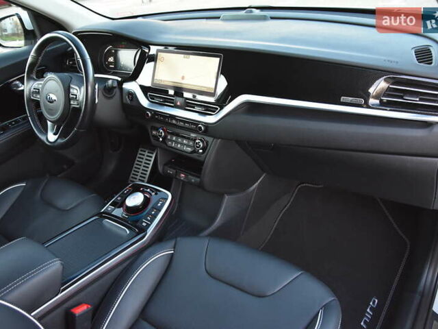 Серый Киа Niro, объемом двигателя 0 л и пробегом 23 тыс. км за 24590 $, фото 22 на Automoto.ua