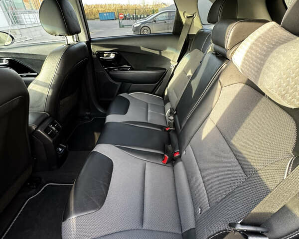 Серый Киа Niro, объемом двигателя 0 л и пробегом 86 тыс. км за 23400 $, фото 51 на Automoto.ua