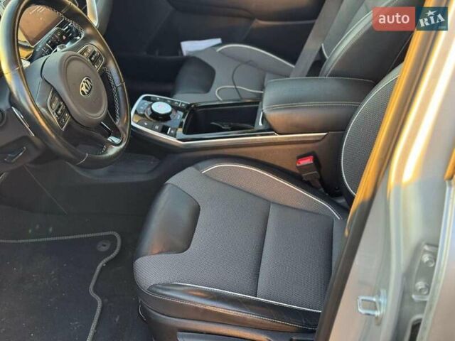 Серый Киа Niro, объемом двигателя 0 л и пробегом 110 тыс. км за 17800 $, фото 3 на Automoto.ua