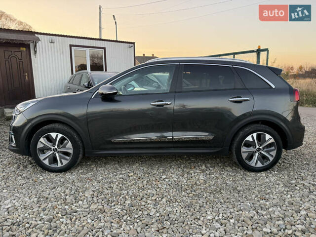 Серый Киа Niro, объемом двигателя 0 л и пробегом 82 тыс. км за 22900 $, фото 16 на Automoto.ua
