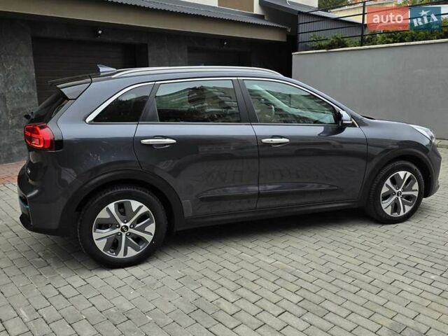 Серый Киа Niro, объемом двигателя 0 л и пробегом 153 тыс. км за 17950 $, фото 5 на Automoto.ua