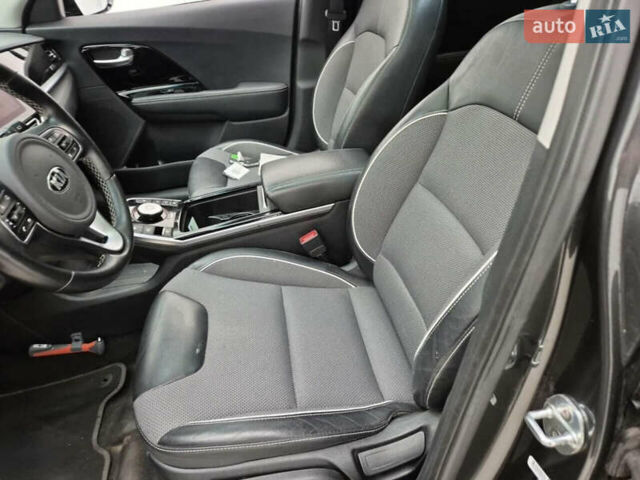 Серый Киа Niro, объемом двигателя 0 л и пробегом 87 тыс. км за 19800 $, фото 10 на Automoto.ua