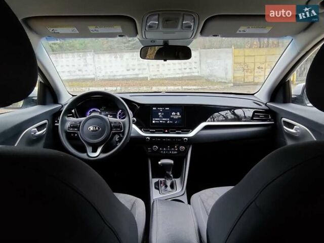 Сірий Кіа Niro, об'ємом двигуна 1.58 л та пробігом 115 тис. км за 19800 $, фото 25 на Automoto.ua