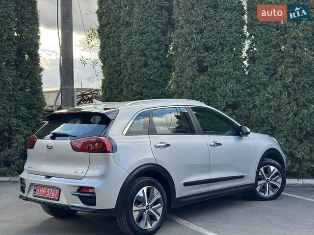 Сірий Кіа Niro, об'ємом двигуна 0 л та пробігом 141 тис. км за 17799 $, фото 9 на Automoto.ua