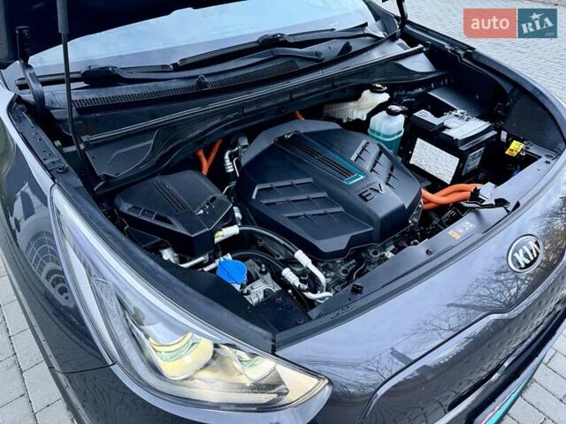 Киа Niro 2021 в Бердичеве на Automoto.ua Серый Киа Niro, объемом двигателя 0 л и пробегом 82 тыс. км за 19250 $, фото 107 на Automoto.ua