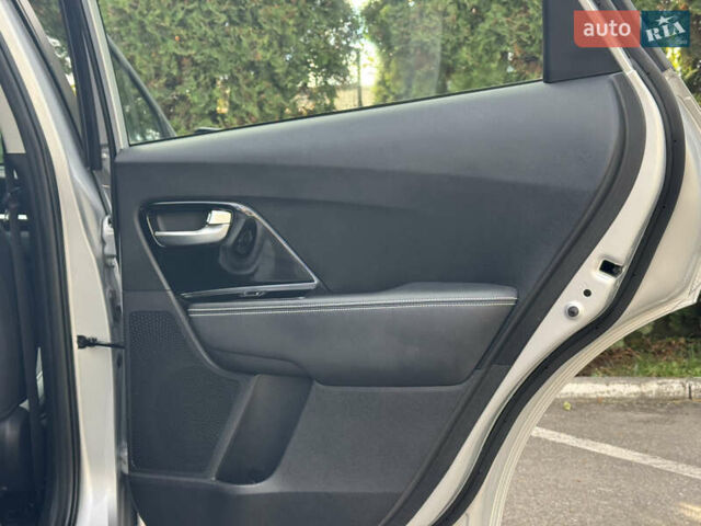 Сірий Кіа Niro, об'ємом двигуна 0 л та пробігом 141 тис. км за 17799 $, фото 40 на Automoto.ua