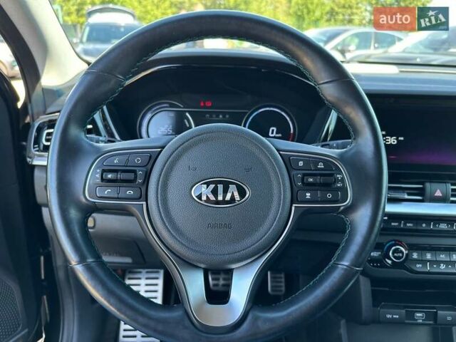 Серый Киа Niro, объемом двигателя 0 л и пробегом 97 тыс. км за 22200 $, фото 38 на Automoto.ua