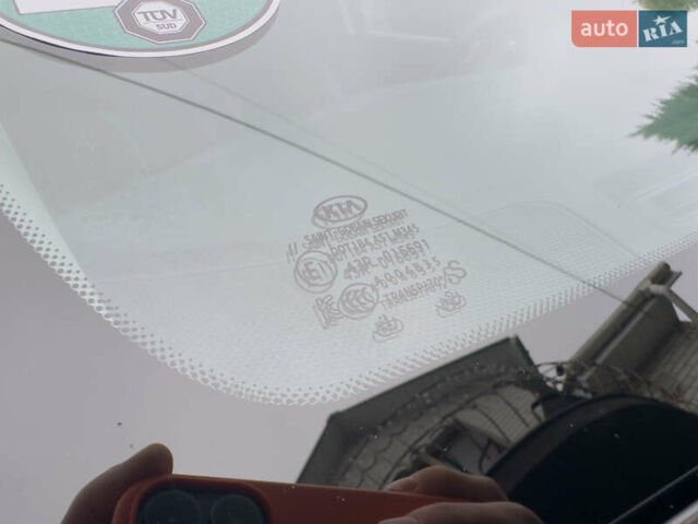 Серый Киа Niro, объемом двигателя 0 л и пробегом 137 тыс. км за 18350 $, фото 22 на Automoto.ua